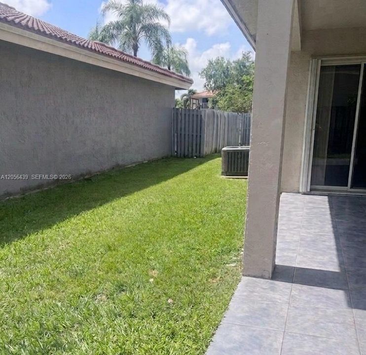 В аренду: $3,700 (3 спален, 2 ванн, 1296 Квадратных фут)