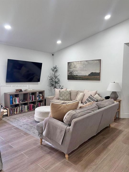 В аренду: $3,700 (3 спален, 2 ванн, 1296 Квадратных фут)