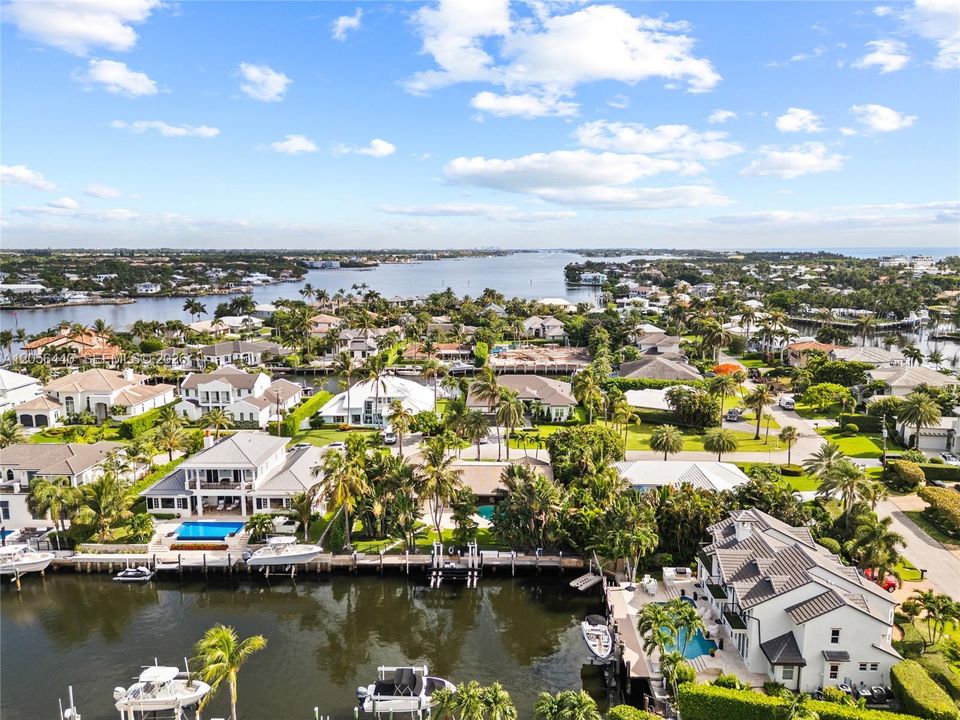 En Venta: $3,999,000 (3 camas, 2 baños, 2481 Pies cuadrados)