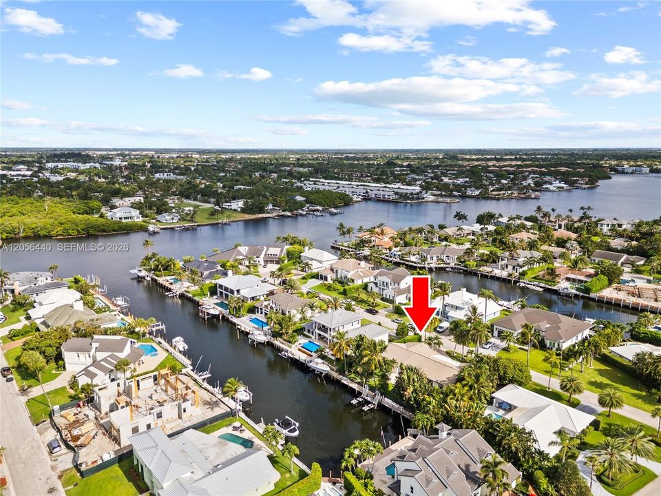 En Venta: $3,999,000 (3 camas, 2 baños, 2481 Pies cuadrados)