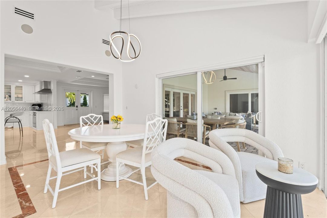 En Venta: $3,999,000 (3 camas, 2 baños, 2481 Pies cuadrados)