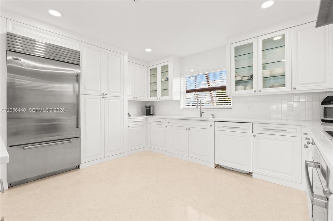 En Venta: $3,999,000 (3 camas, 2 baños, 2481 Pies cuadrados)