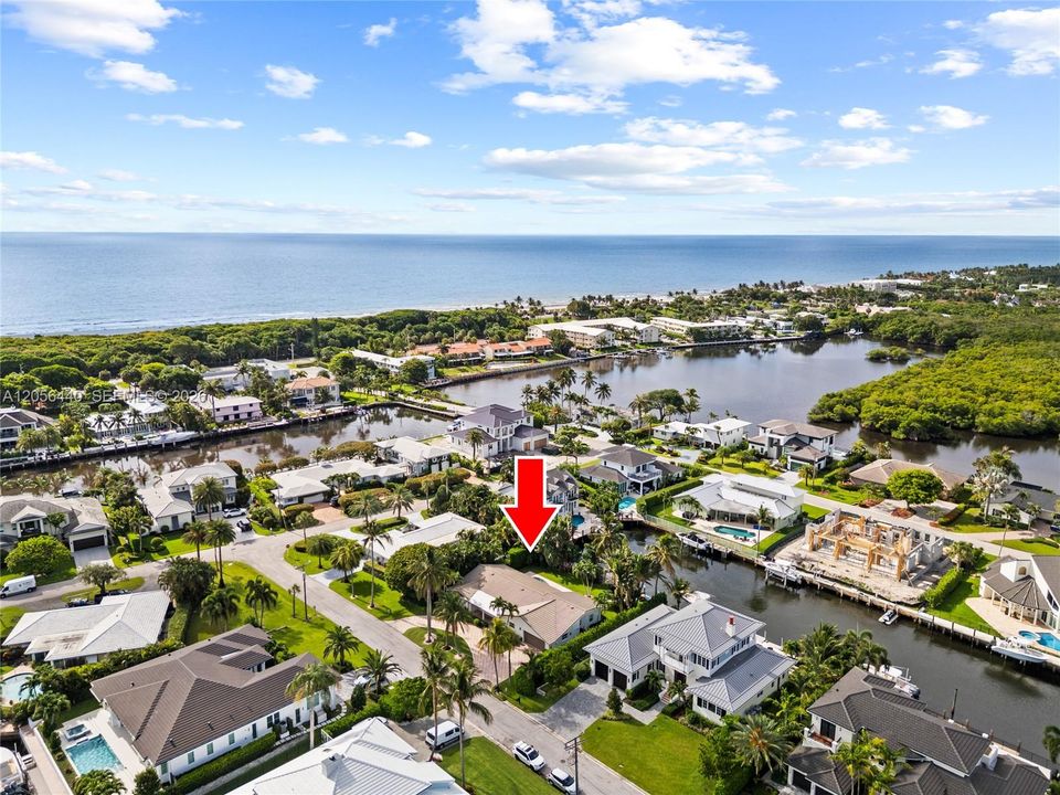 En Venta: $3,999,000 (3 camas, 2 baños, 2481 Pies cuadrados)
