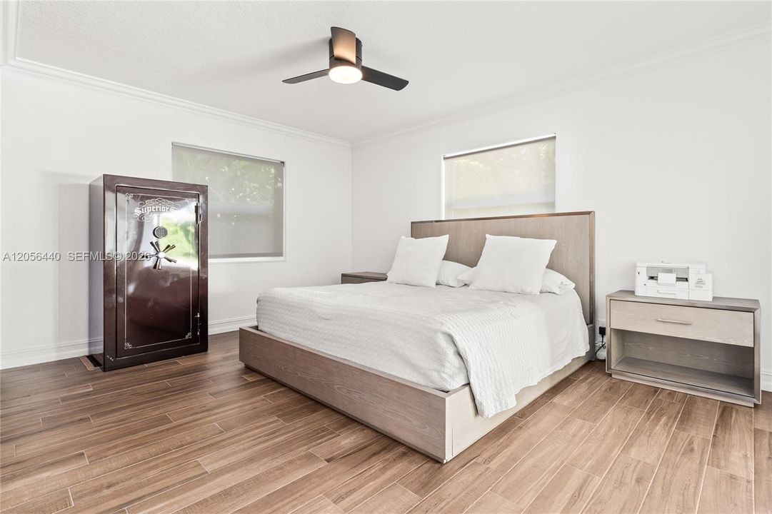 En Venta: $3,999,000 (3 camas, 2 baños, 2481 Pies cuadrados)