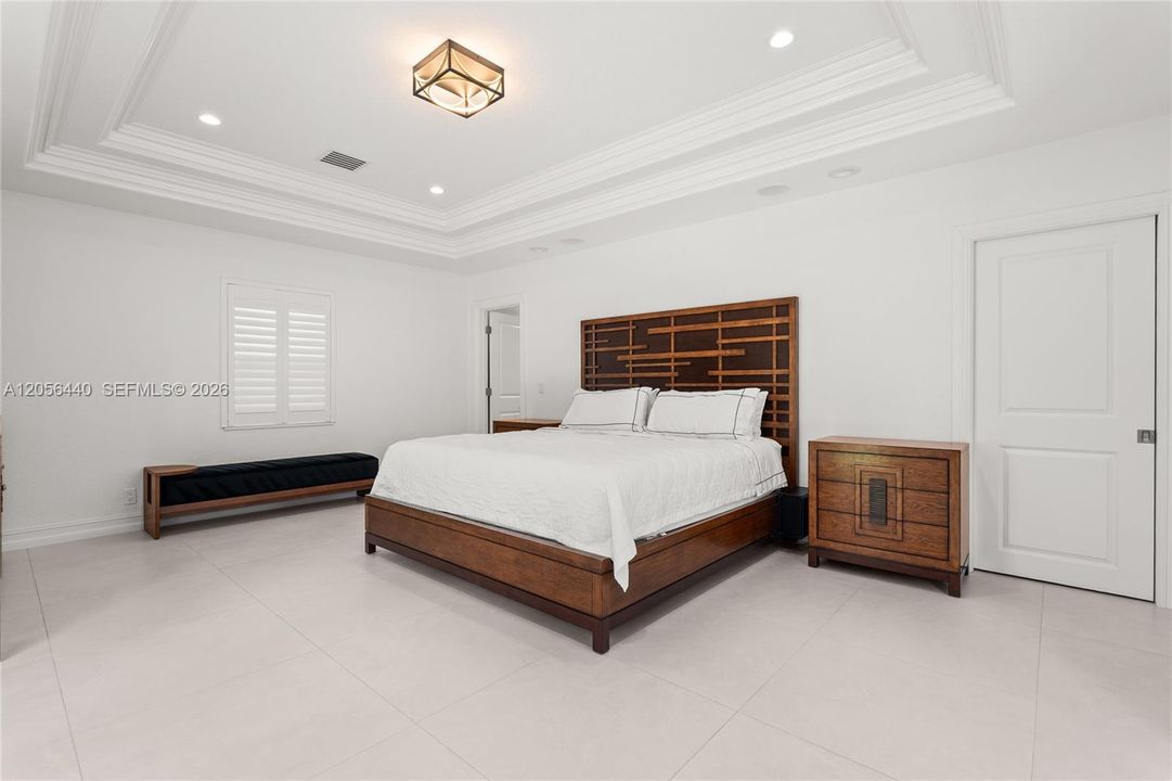 En Venta: $3,999,000 (3 camas, 2 baños, 2481 Pies cuadrados)