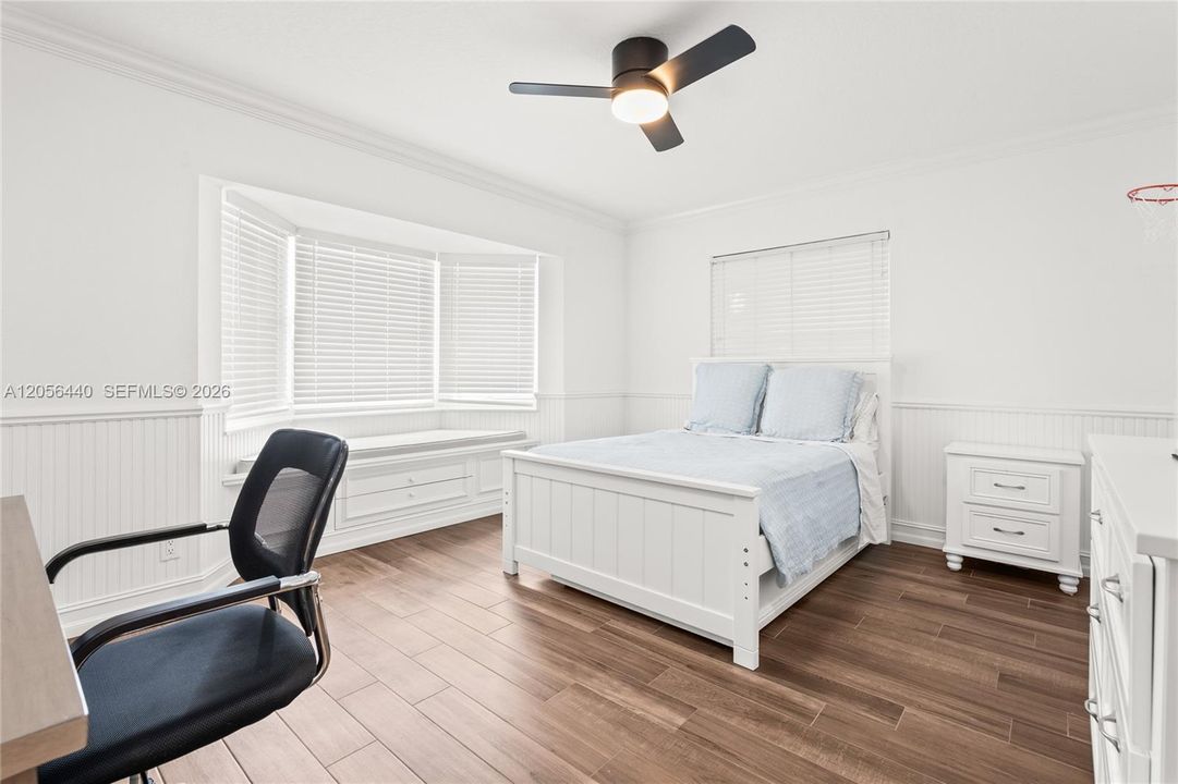 En Venta: $3,999,000 (3 camas, 2 baños, 2481 Pies cuadrados)