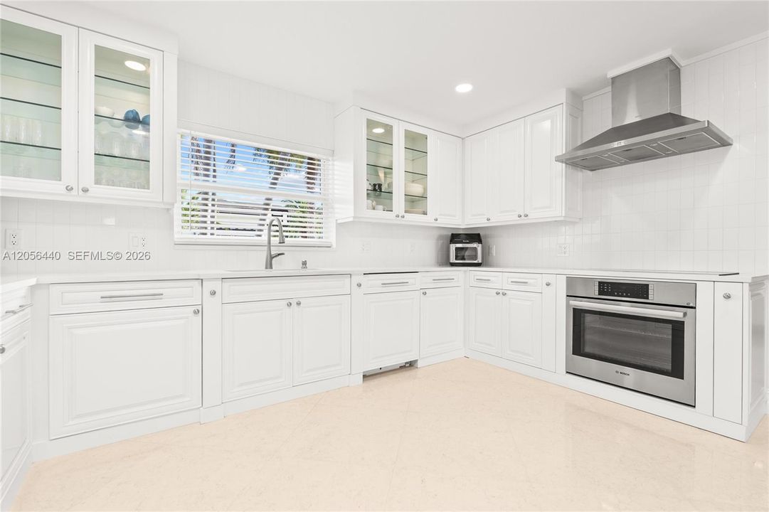 En Venta: $3,999,000 (3 camas, 2 baños, 2481 Pies cuadrados)