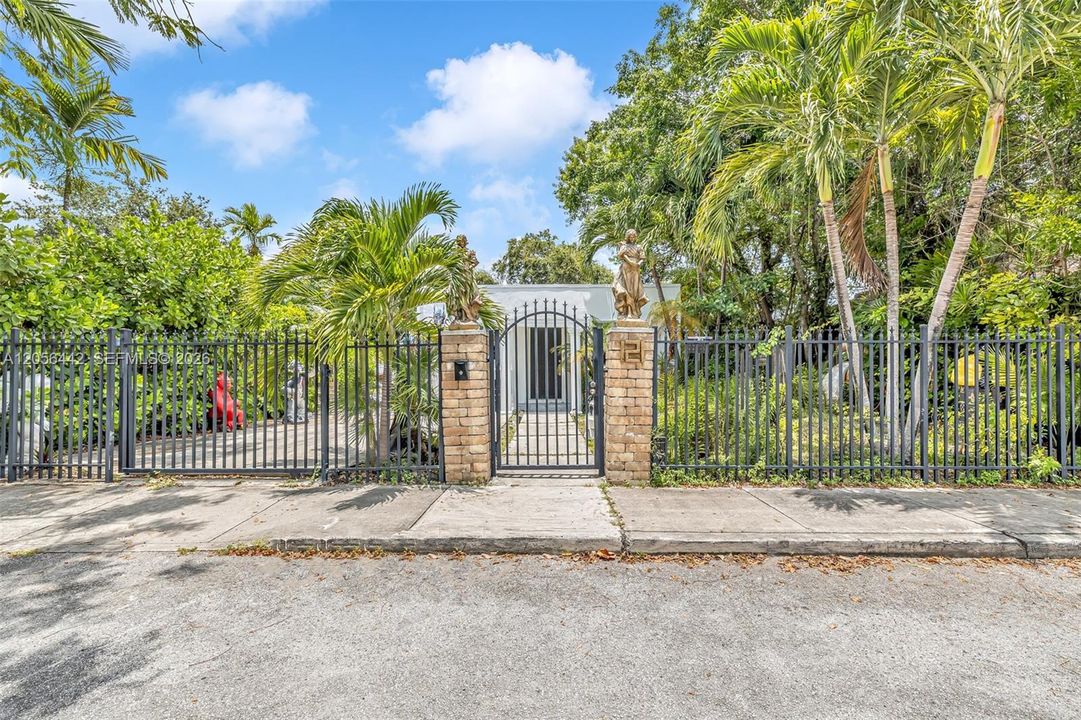 En Venta: $829,000 (3 camas, 1 baños, 1075 Pies cuadrados)