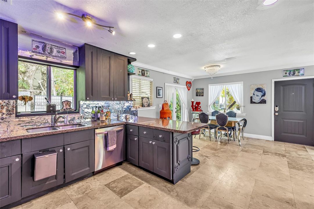 En Venta: $829,000 (3 camas, 1 baños, 1075 Pies cuadrados)