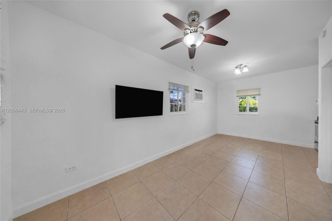 For Rent: $1,800 (1 beds, 1 baths, 500 Square Feet)