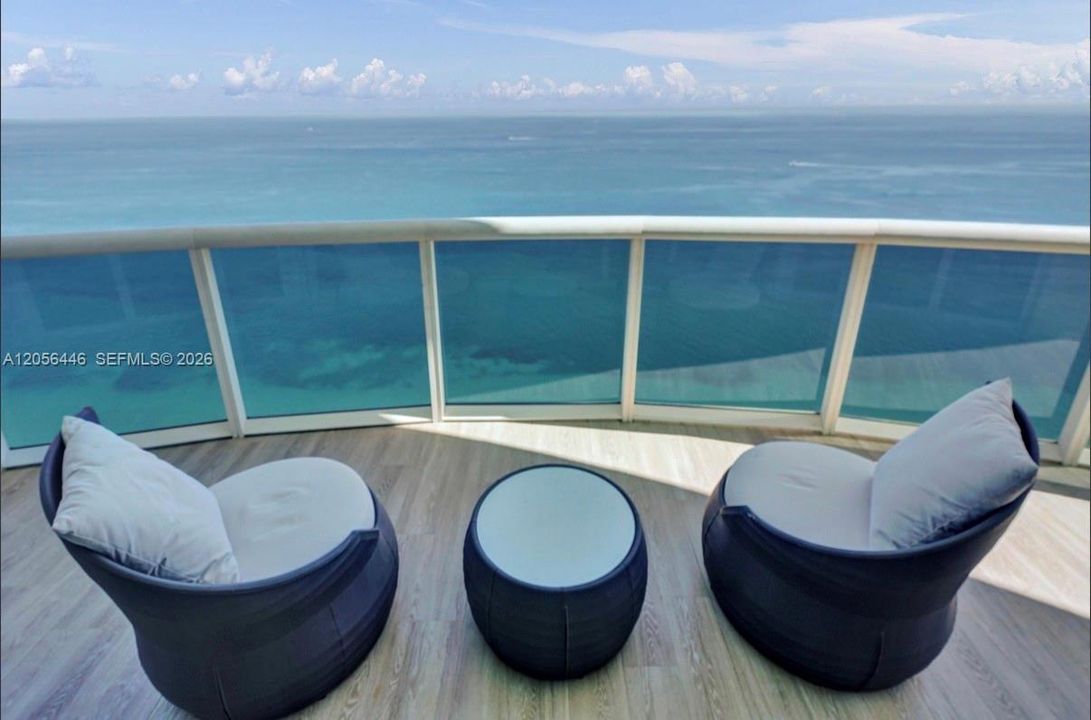 En Venta: $2,925,000 (3 camas, 3 baños, 2768 Pies cuadrados)