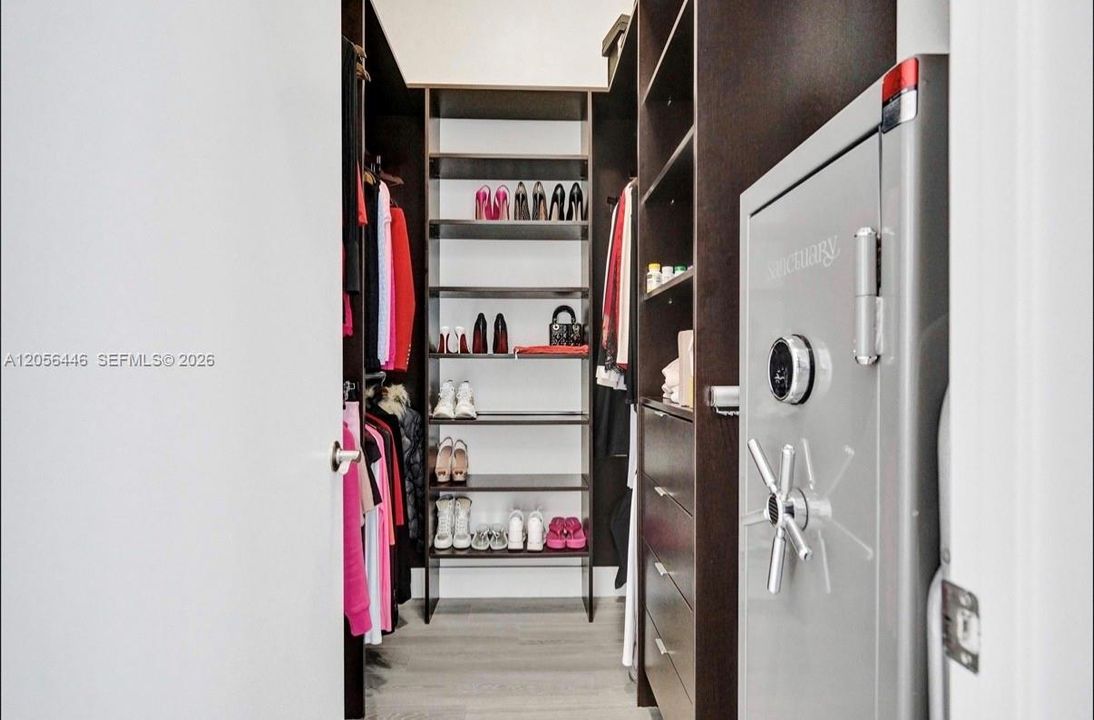 En Venta: $2,925,000 (3 camas, 3 baños, 2768 Pies cuadrados)