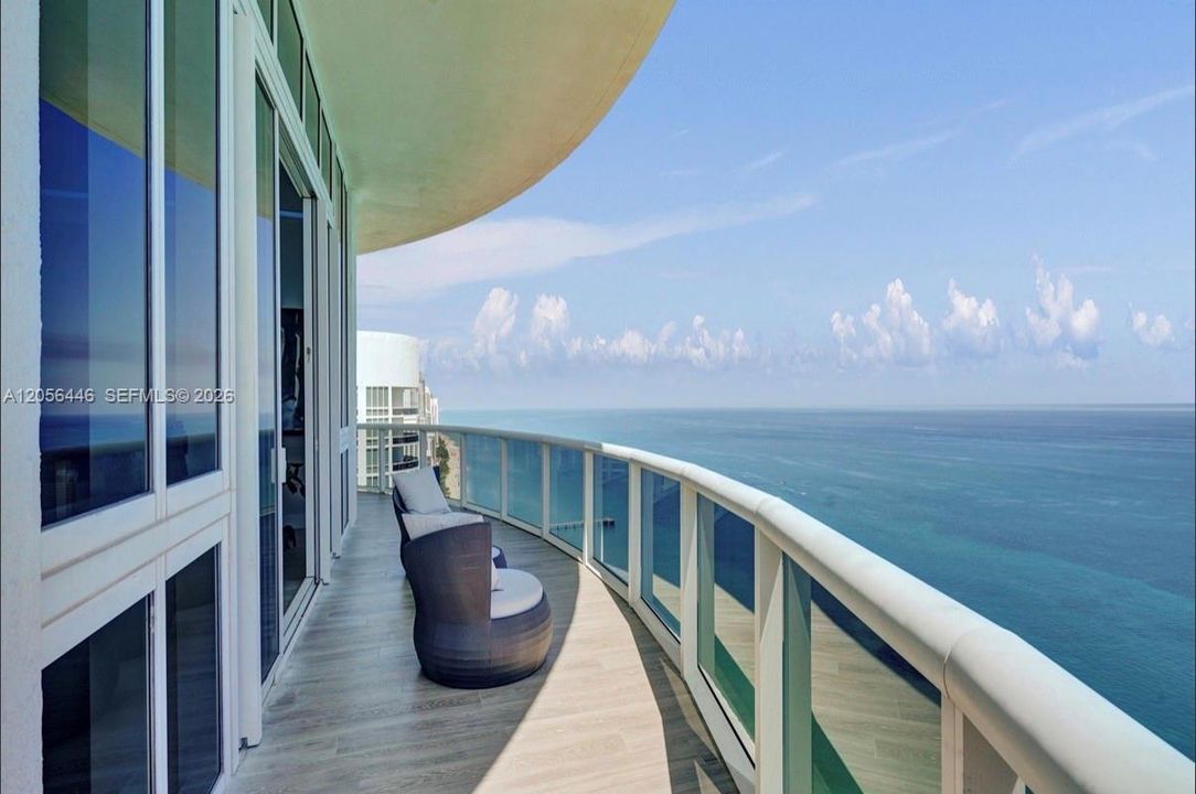 En Venta: $2,925,000 (3 camas, 3 baños, 2768 Pies cuadrados)