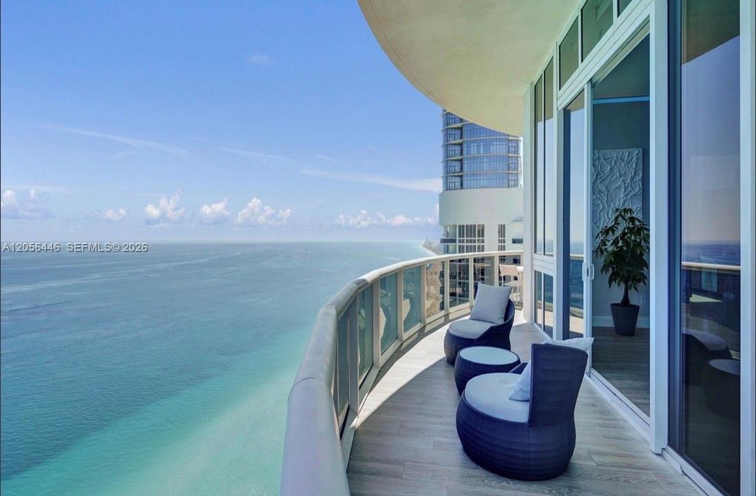 En Venta: $2,925,000 (3 camas, 3 baños, 2768 Pies cuadrados)