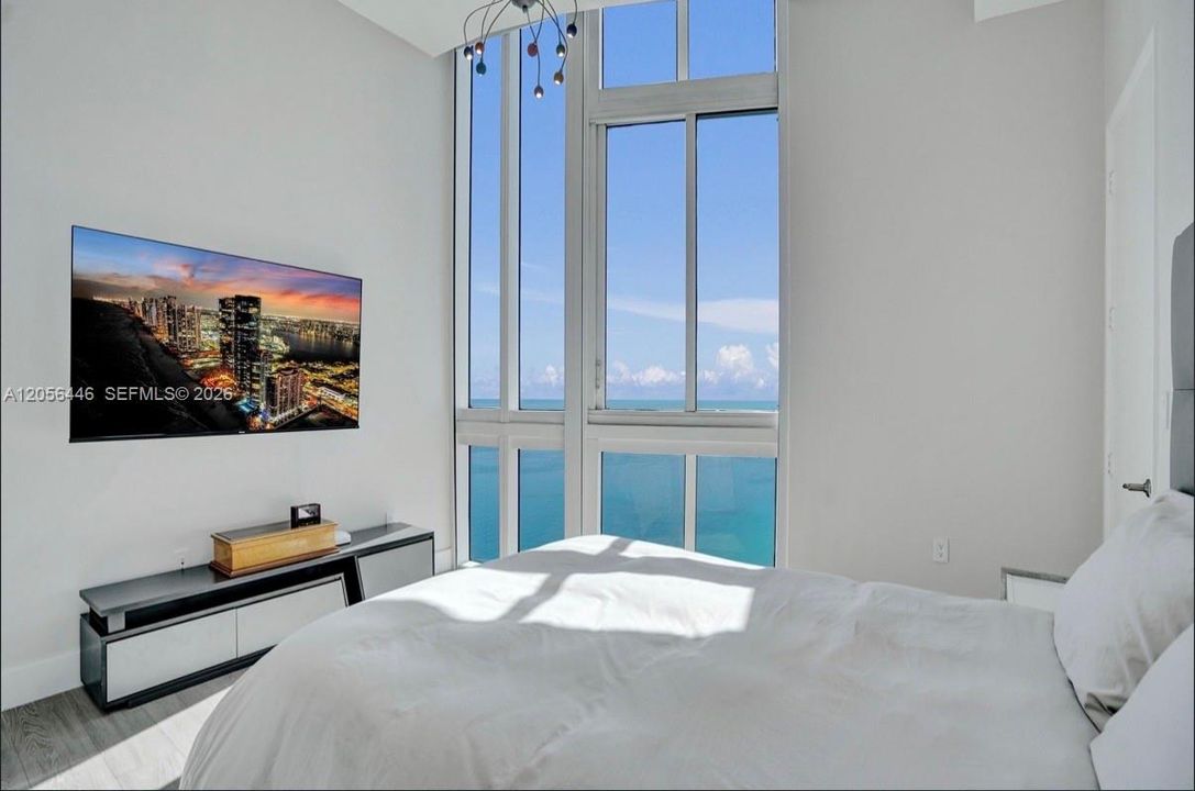 En Venta: $2,925,000 (3 camas, 3 baños, 2768 Pies cuadrados)