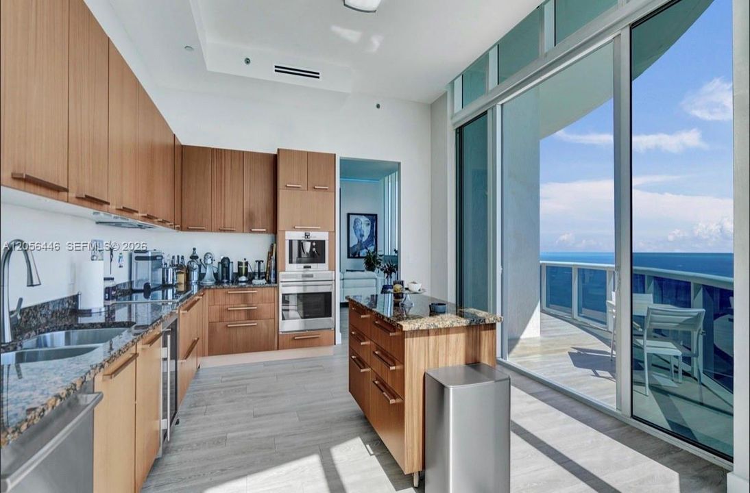 En Venta: $2,925,000 (3 camas, 3 baños, 2768 Pies cuadrados)