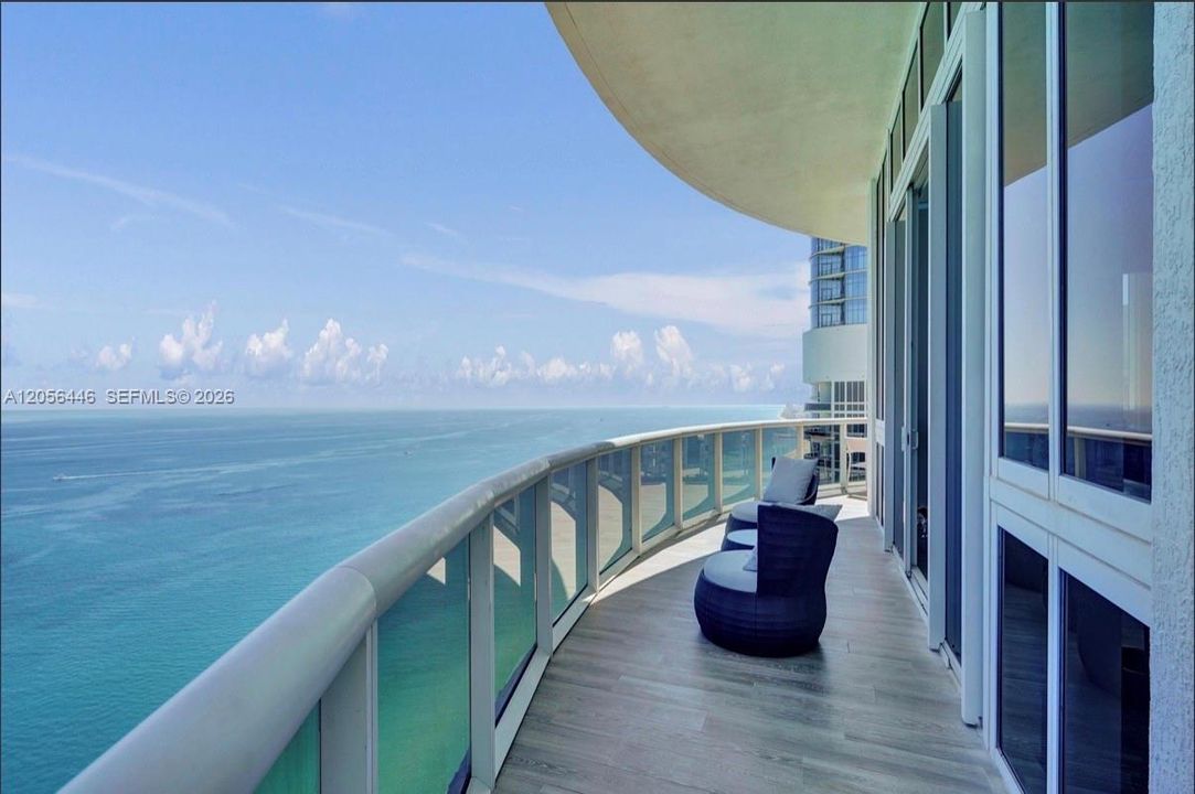 En Venta: $2,925,000 (3 camas, 3 baños, 2768 Pies cuadrados)