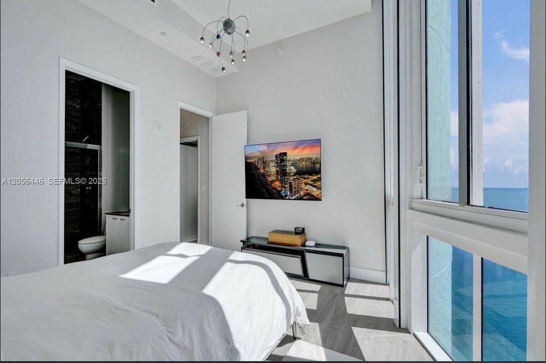 En Venta: $2,925,000 (3 camas, 3 baños, 2768 Pies cuadrados)