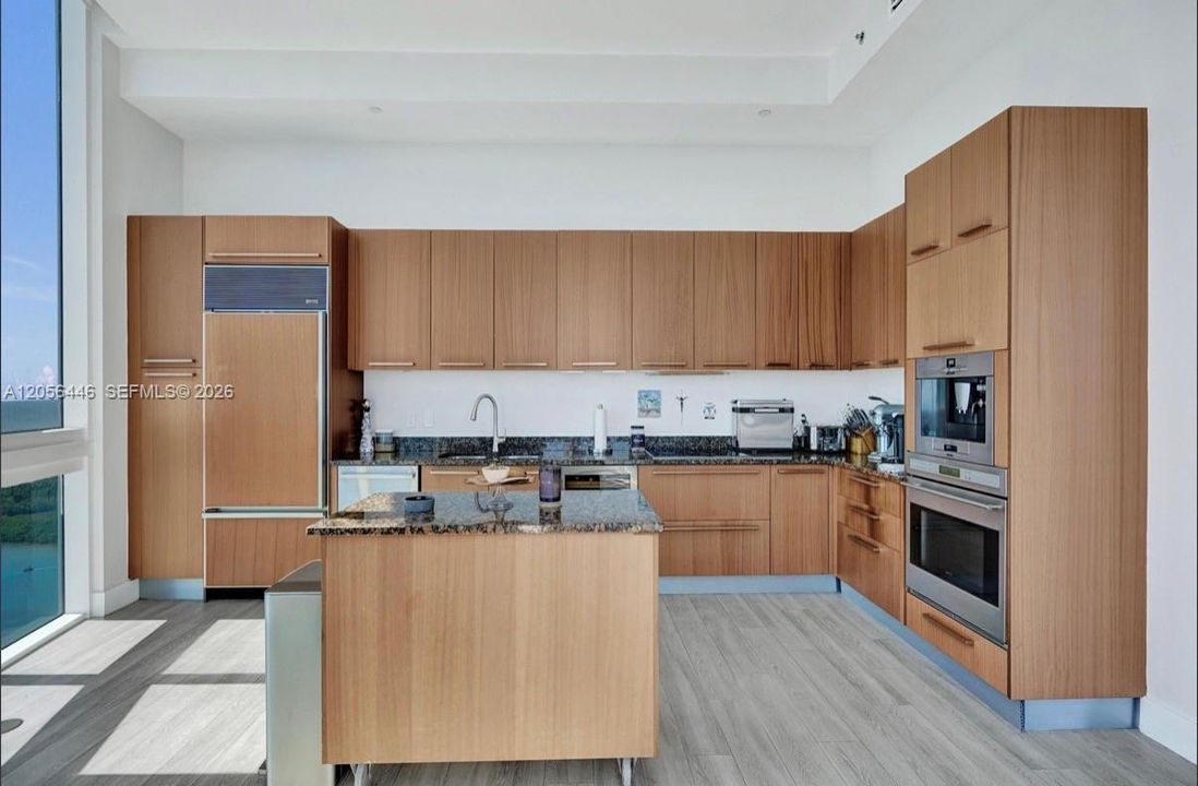En Venta: $2,925,000 (3 camas, 3 baños, 2768 Pies cuadrados)
