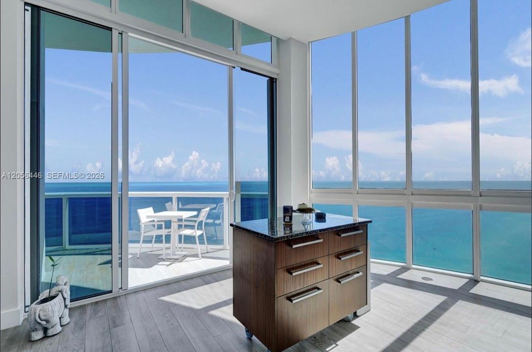 En Venta: $2,925,000 (3 camas, 3 baños, 2768 Pies cuadrados)