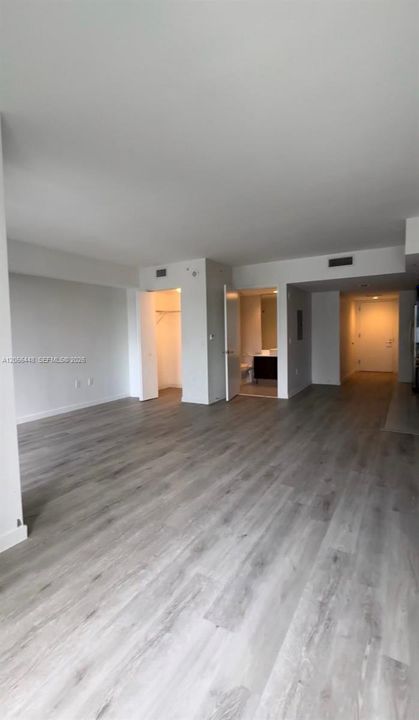 В аренду: $2,400 (0 спален, 1 ванн, 551 Квадратных фут)