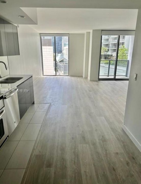 В аренду: $2,400 (0 спален, 1 ванн, 551 Квадратных фут)