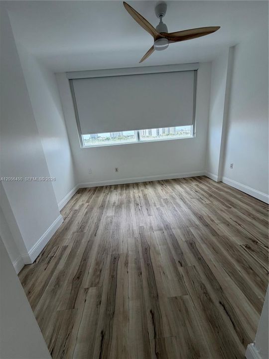 Second bedroom en suite with blackouts.