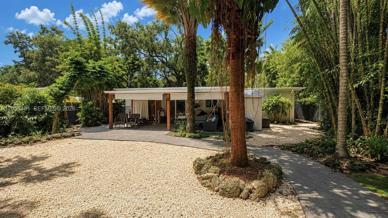 For Sale: $975,000 (3 beds, 2 baths, 1170 Square Feet)