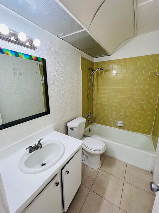 604 NW 13th Street #21 New Pics (9)