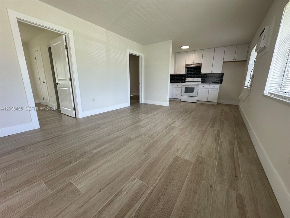 В аренду: $2,000 (2 спален, 1 ванн, 2496 Квадратных фут)