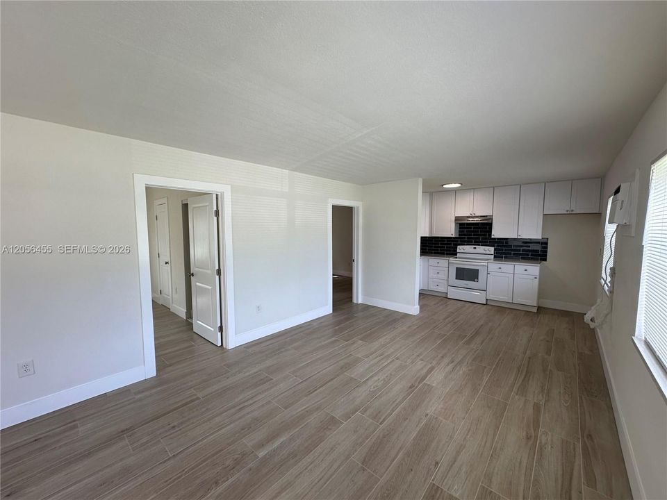 В аренду: $2,000 (2 спален, 1 ванн, 2496 Квадратных фут)