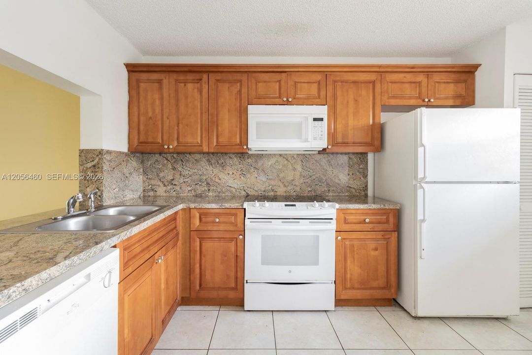 В аренду: $2,450 (3 спален, 2 ванн, 1054 Квадратных фут)