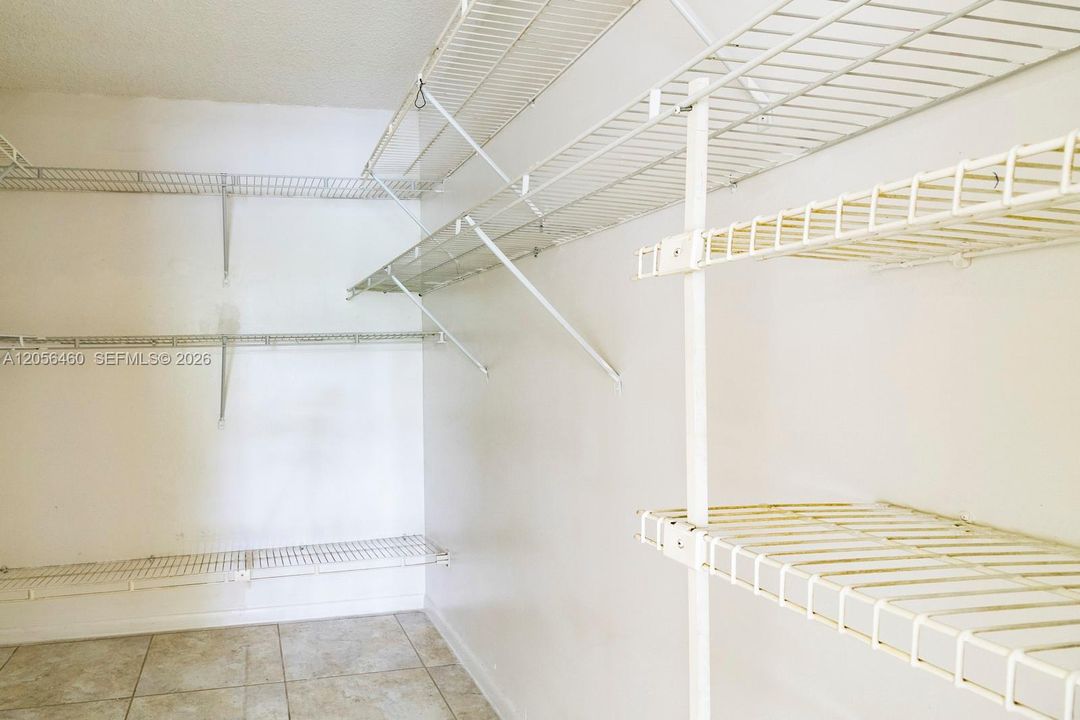 В аренду: $2,450 (3 спален, 2 ванн, 1054 Квадратных фут)