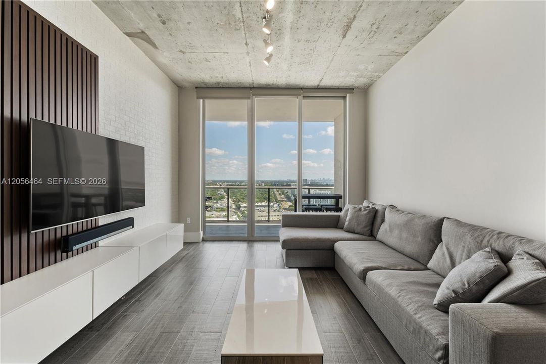 For Rent: $3,700 (1 beds, 1 baths, 735 Square Feet)