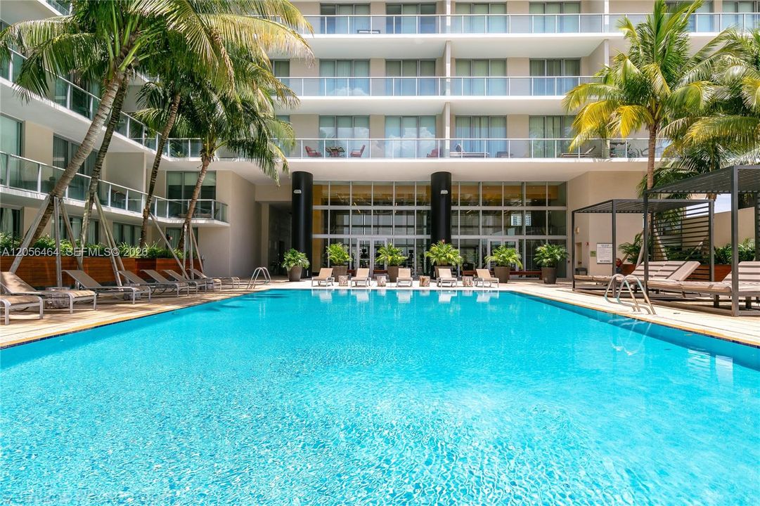 For Rent: $3,700 (1 beds, 1 baths, 735 Square Feet)