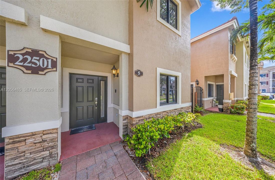 For Sale: $308,000 (2 beds, 2 baths, 1139 Square Feet)