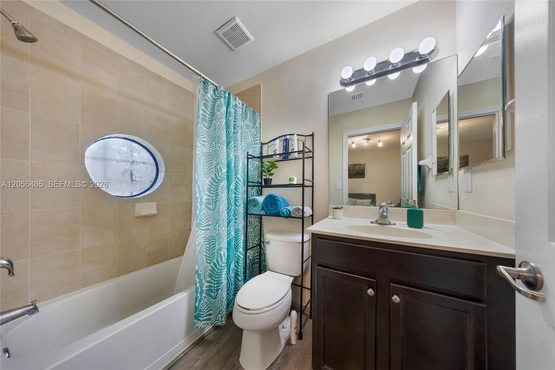For Sale: $308,000 (2 beds, 2 baths, 1139 Square Feet)