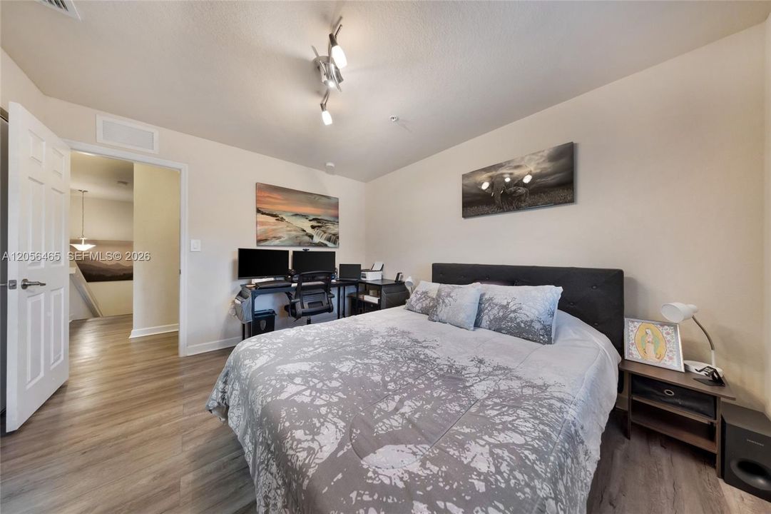 For Sale: $308,000 (2 beds, 2 baths, 1139 Square Feet)