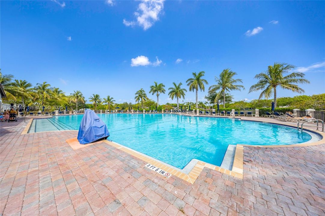 For Sale: $308,000 (2 beds, 2 baths, 1139 Square Feet)