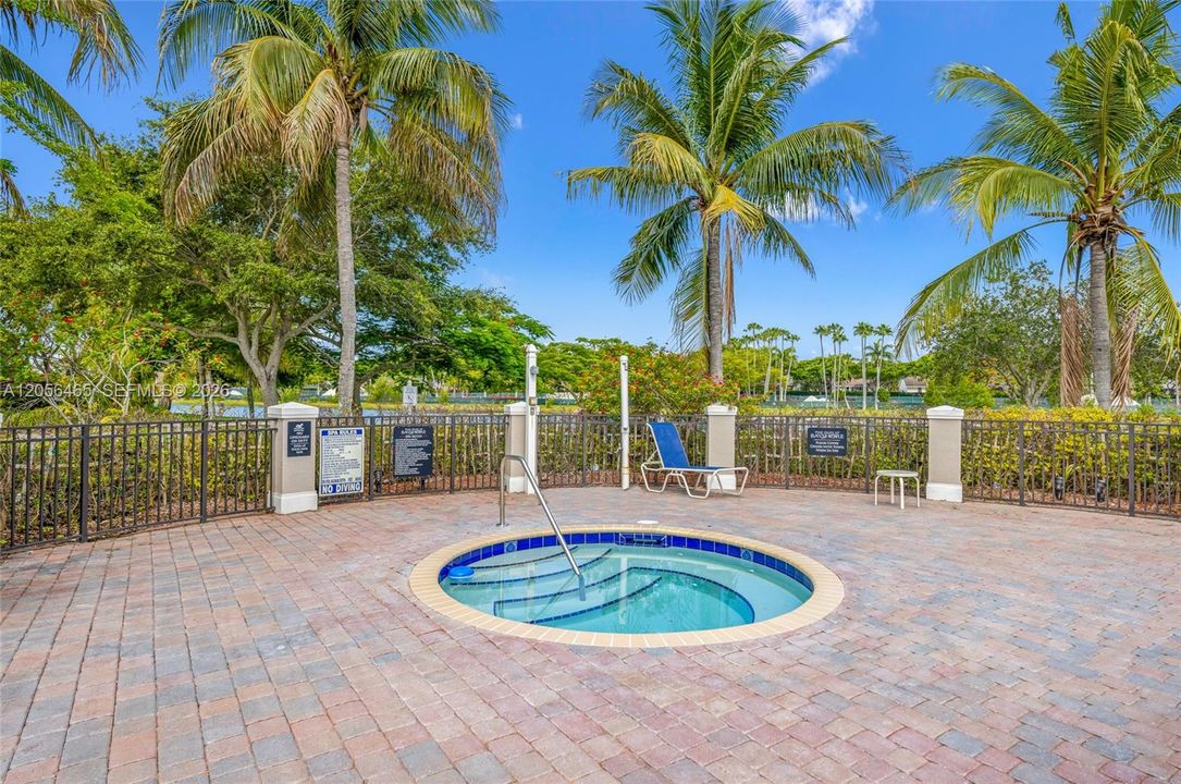 For Sale: $308,000 (2 beds, 2 baths, 1139 Square Feet)