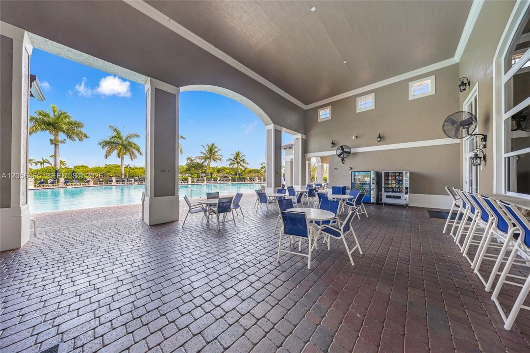 For Sale: $308,000 (2 beds, 2 baths, 1139 Square Feet)
