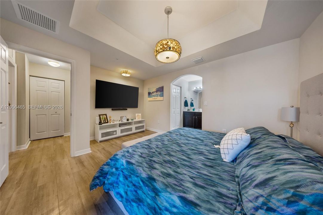For Sale: $308,000 (2 beds, 2 baths, 1139 Square Feet)