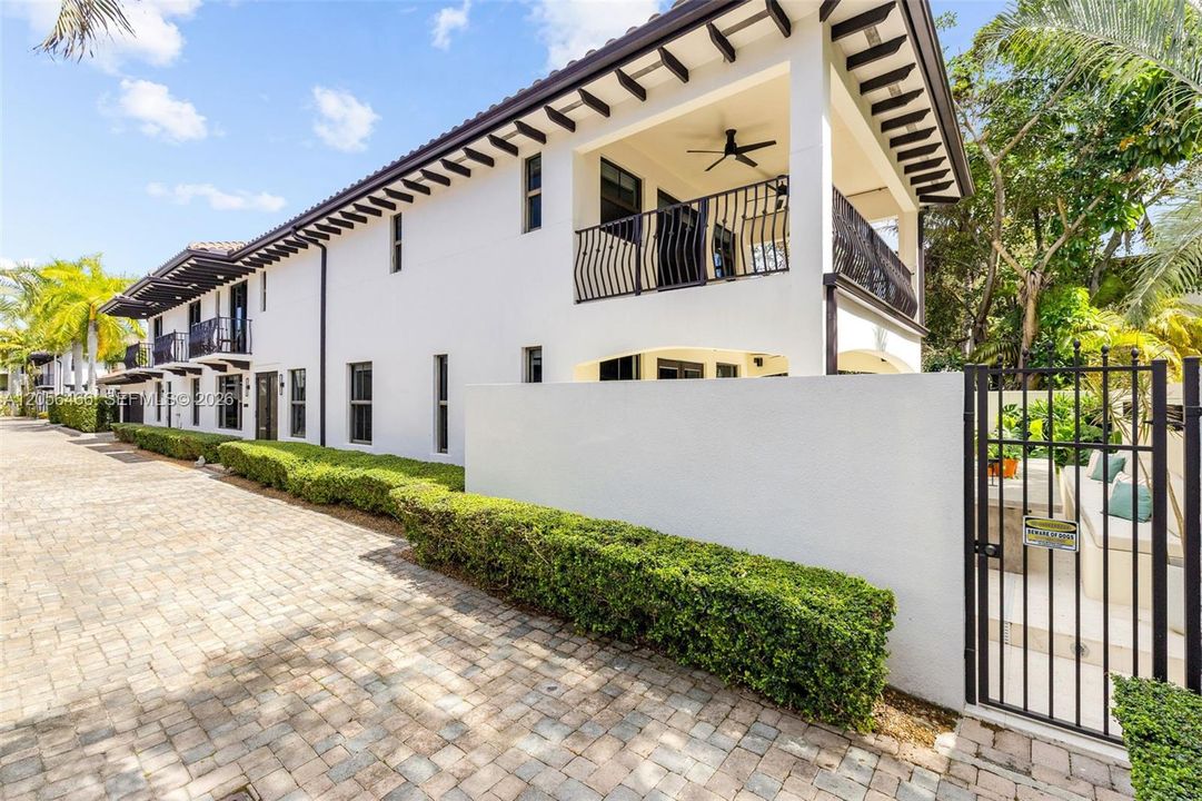 На продажу: $2,995,000 (5 спален, 4 ванн, 3657 Квадратных фут)