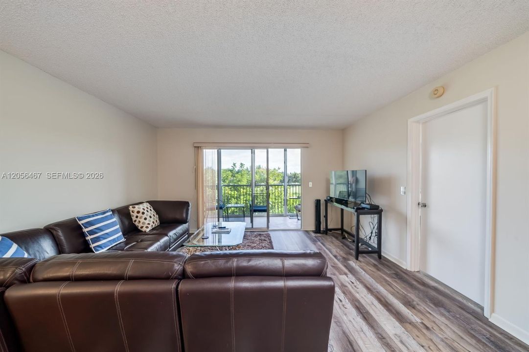 For Rent: $1,850 (1 beds, 1 baths, 1065 Square Feet)
