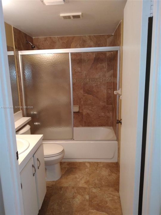 В аренду: $2,300 (2 спален, 2 ванн, 1060 Квадратных фут)