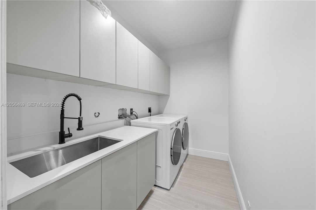 На продажу: $3,995,000 (4 спален, 4 ванн, 3660 Квадратных фут)