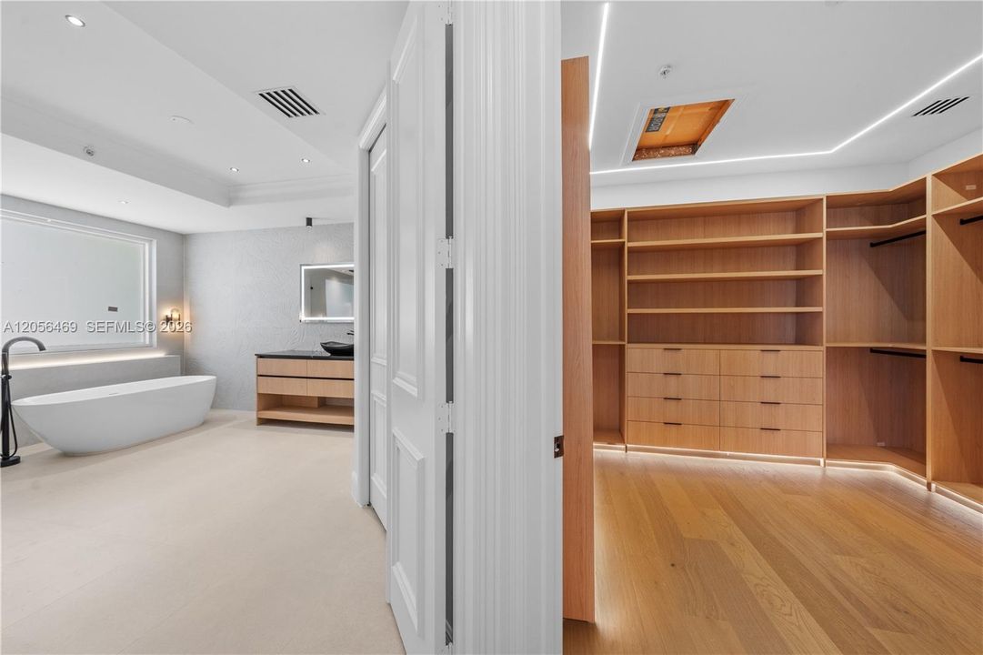 На продажу: $3,995,000 (4 спален, 4 ванн, 3660 Квадратных фут)