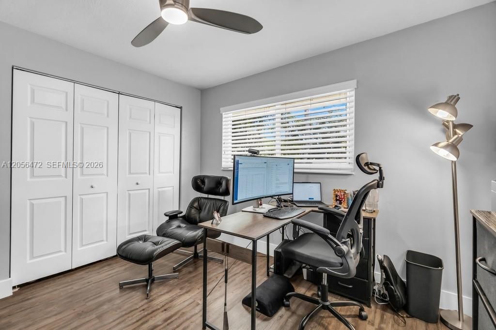 Guest bedroom 2 / office