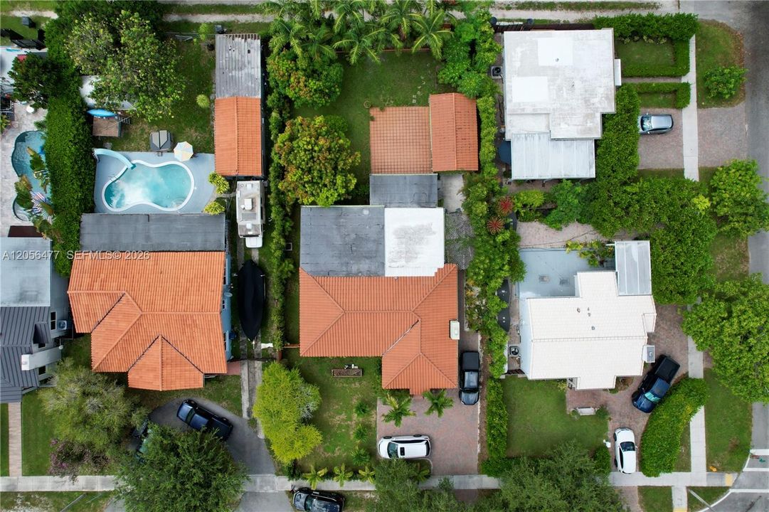 合同活跃: $5,050 (3 贝兹, 2 浴室, 2012 平方英尺)