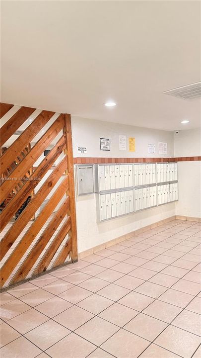 For Rent: $2,200 (2 beds, 2 baths, 936 Square Feet)